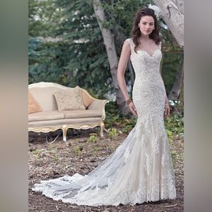 Maggie sottero wedding dress size 10